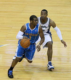 English: Chris Paul dribbling the ball